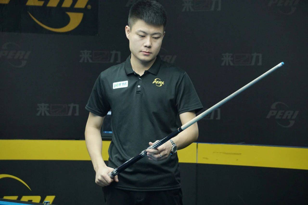 快艇队通过 快艇队通过