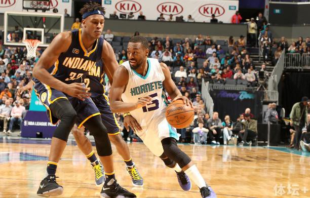 借助他的丰 借助他的丰